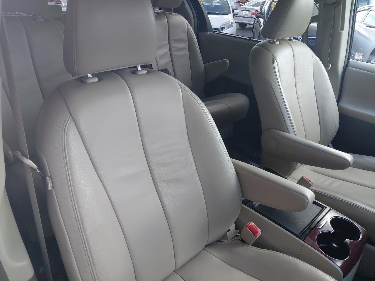 Toyota Sienna 5dr 7-Pass Van V6 XLE AAS FWD (Natl) 2014