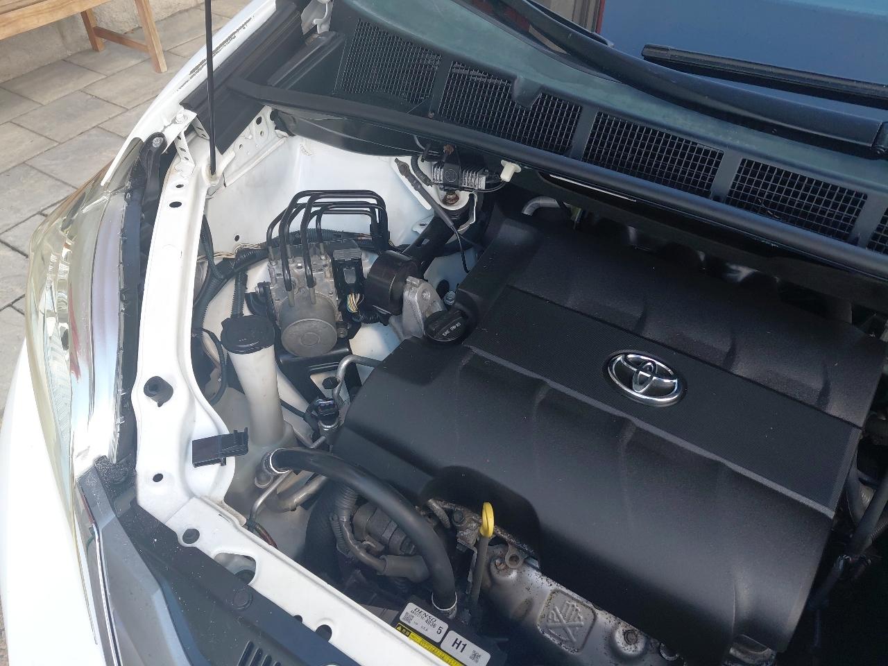 Toyota Sienna 5dr 7-Pass Van V6 XLE AAS FWD (Natl) 2014