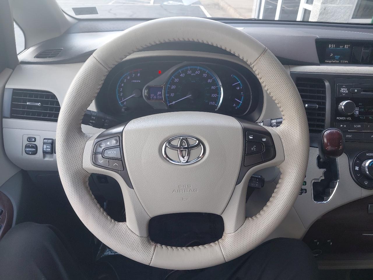 Toyota Sienna 5dr 7-Pass Van V6 XLE AAS FWD (Natl) 2014