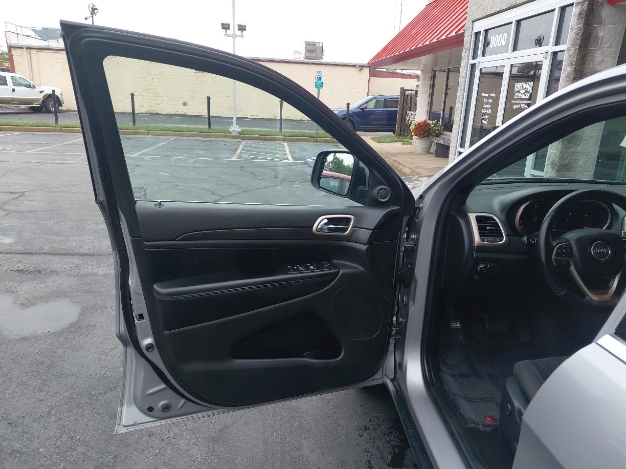 Jeep Grand Cherokee 4WD 4dr Laredo 2016