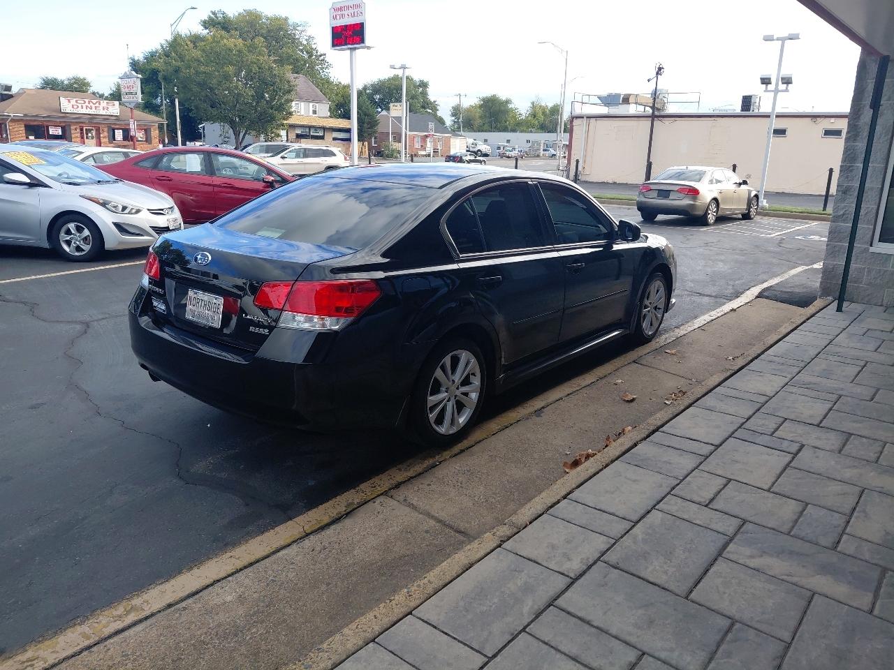 Subaru Legacy 4dr Sdn H4 Auto 2.5i Premium 2013