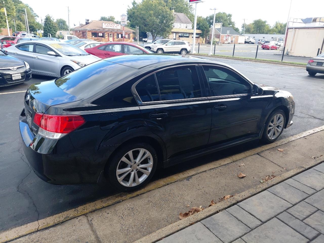 Subaru Legacy 4dr Sdn H4 Auto 2.5i Premium 2013