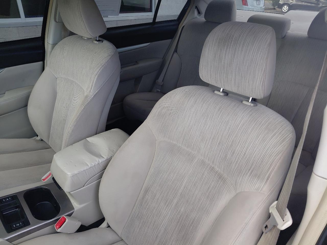 Subaru Legacy 4dr Sdn H4 Auto 2.5i Premium 2013