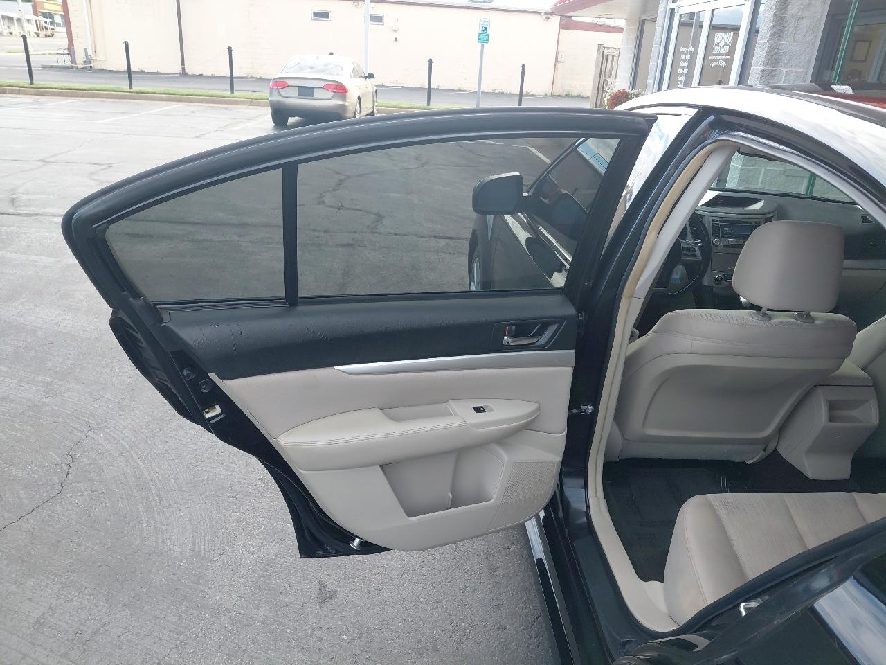 Subaru Legacy 4dr Sdn H4 Auto 2.5i Premium 2013