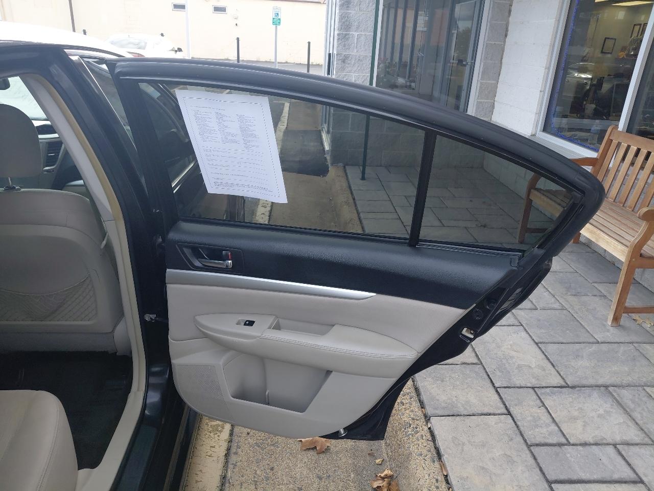 Subaru Legacy 4dr Sdn H4 Auto 2.5i Premium 2013