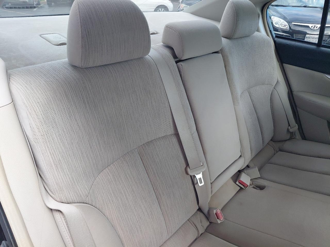 Subaru Legacy 4dr Sdn H4 Auto 2.5i Premium 2013