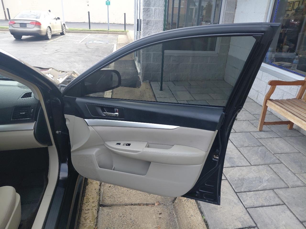 Subaru Legacy 4dr Sdn H4 Auto 2.5i Premium 2013