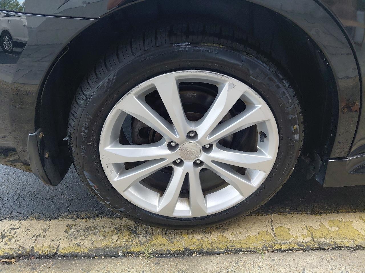 Subaru Legacy 4dr Sdn H4 Auto 2.5i Premium 2013