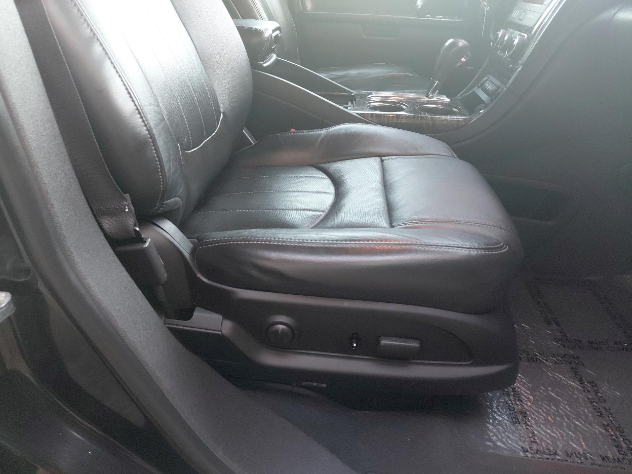 Buick Enclave AWD 4dr Premium 2013