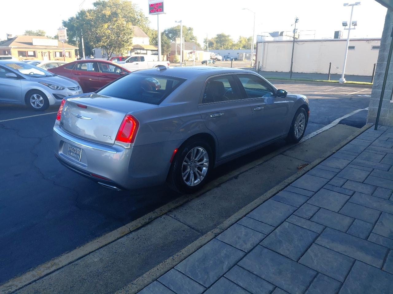 Chrysler 300 4dr Sdn 300C RWD 2016