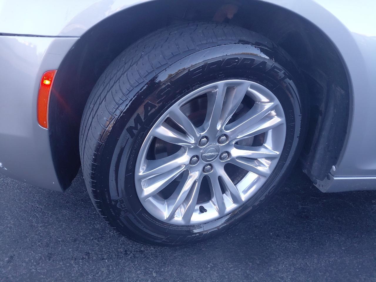 Chrysler 300 4dr Sdn 300C RWD 2016