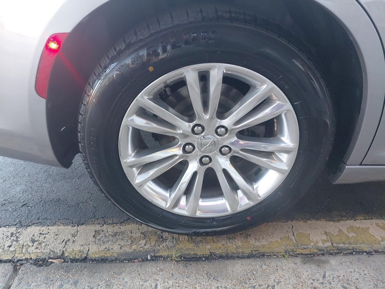 Chrysler 300 4dr Sdn 300C RWD 2016
