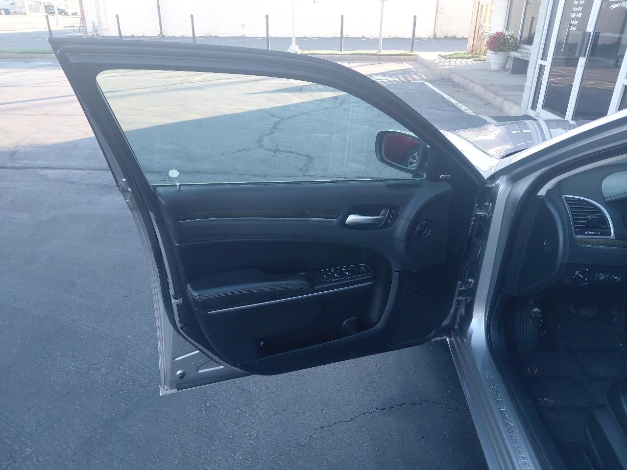 Chrysler 300 4dr Sdn 300C RWD 2016