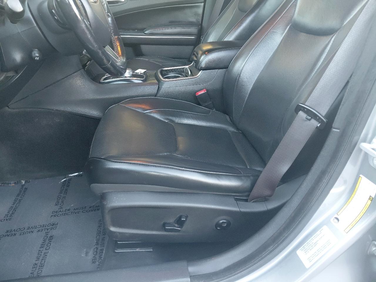 Chrysler 300 4dr Sdn 300C RWD 2016