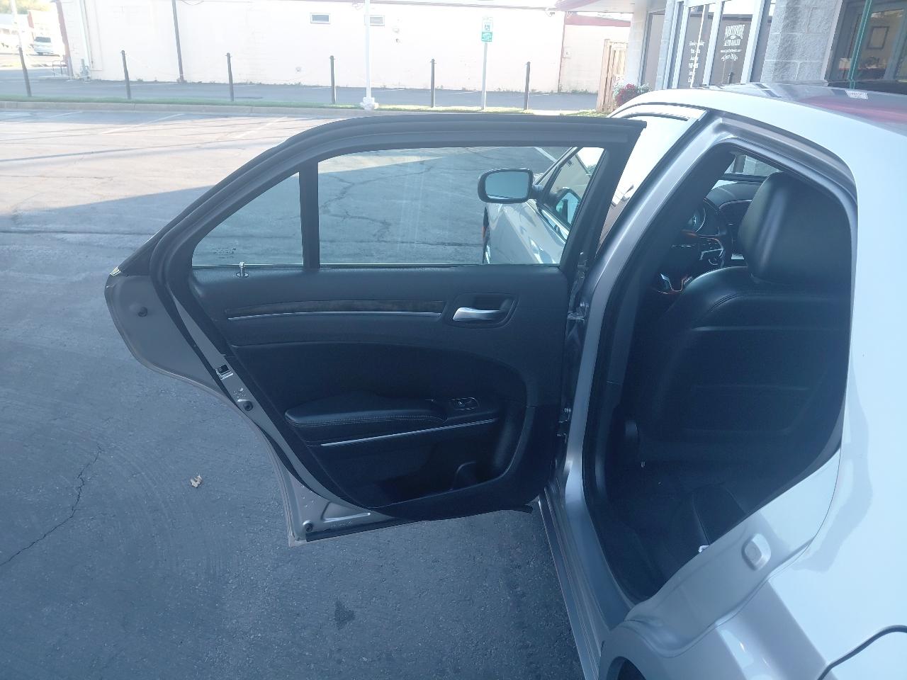 Chrysler 300 4dr Sdn 300C RWD 2016