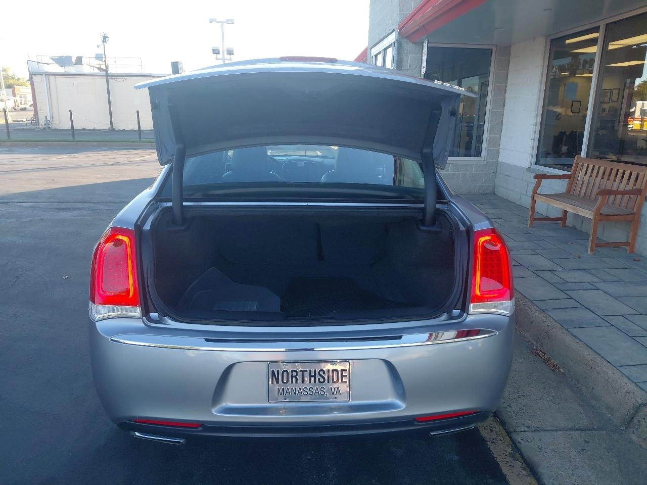 Chrysler 300 4dr Sdn 300C RWD 2016