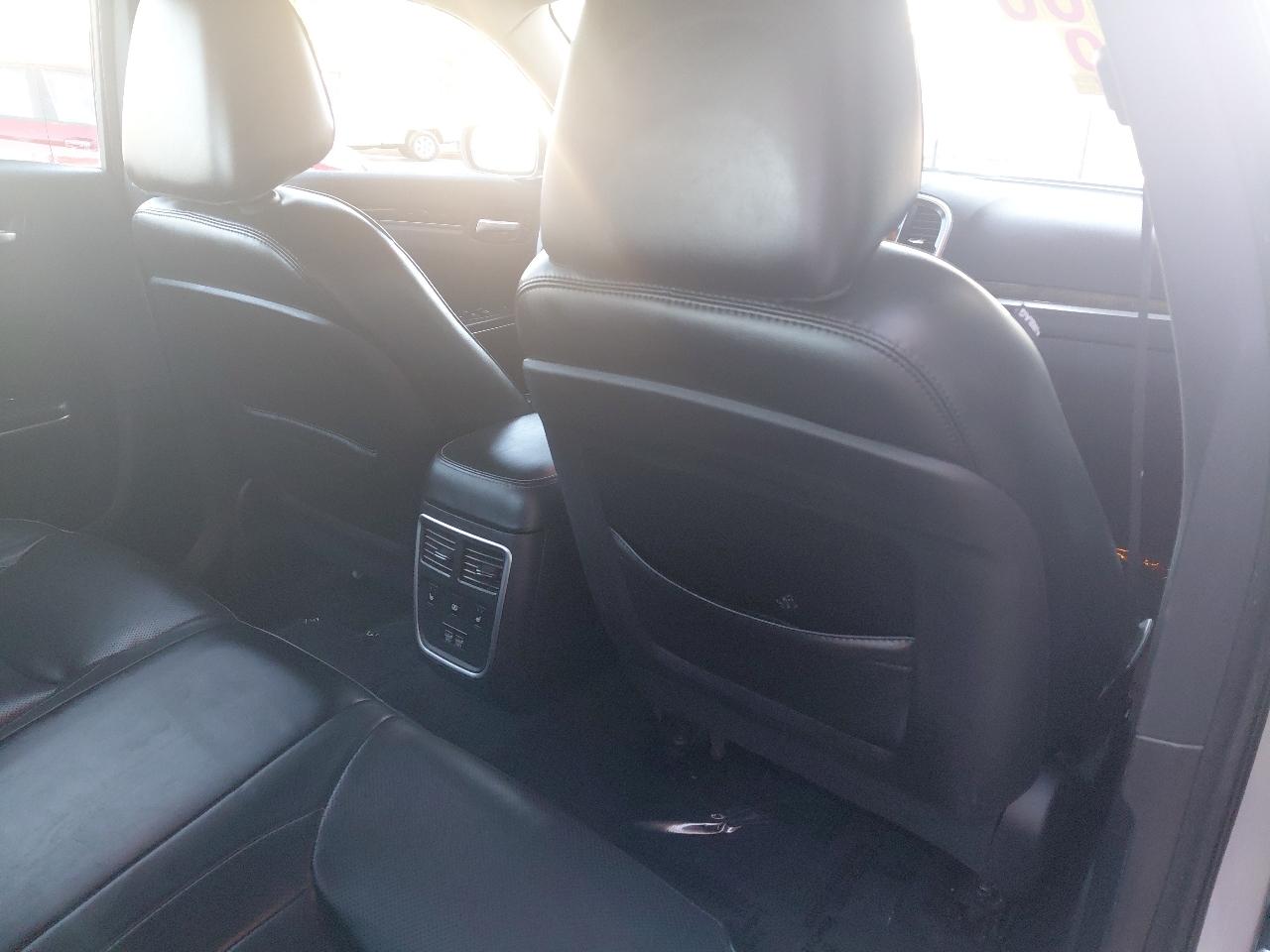 Chrysler 300 4dr Sdn 300C RWD 2016