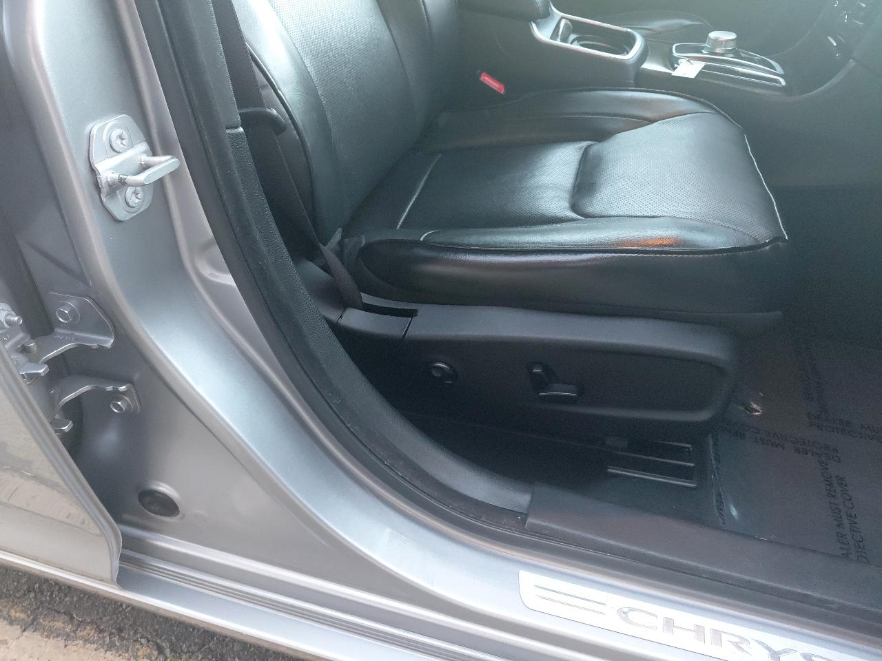 Chrysler 300 4dr Sdn 300C RWD 2016