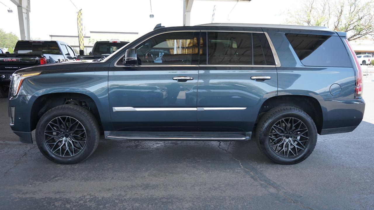 Cadillac Escalade Luxury 2WD 2020
