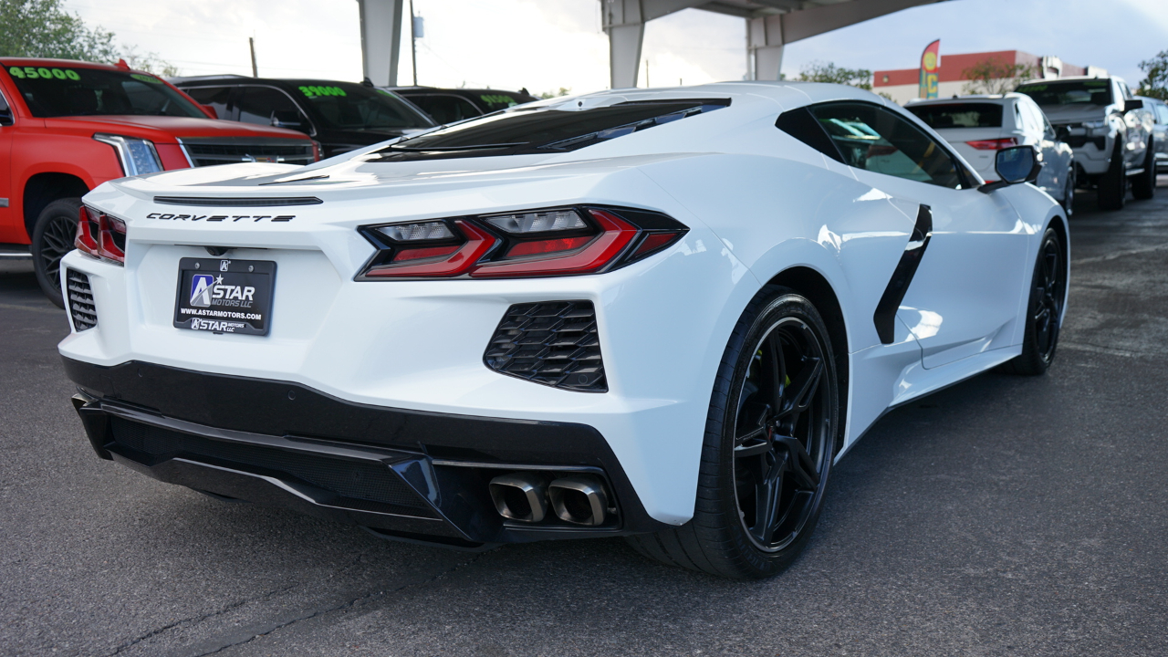 2021 Chevrolet Corvette 2LT Coupe photo 2