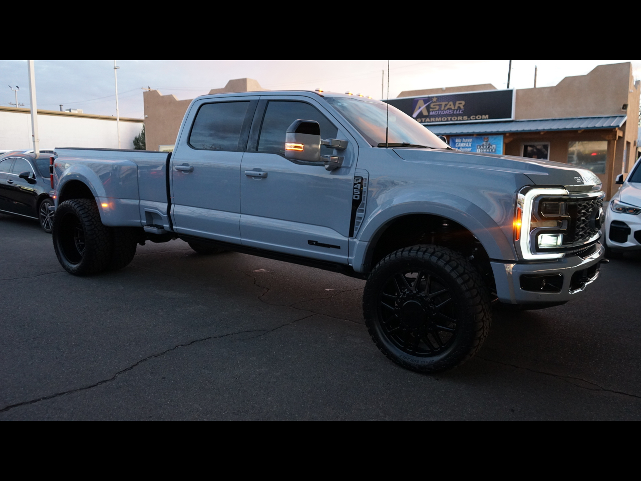 2026 Ford F-450 Super Duty Platinum's photo