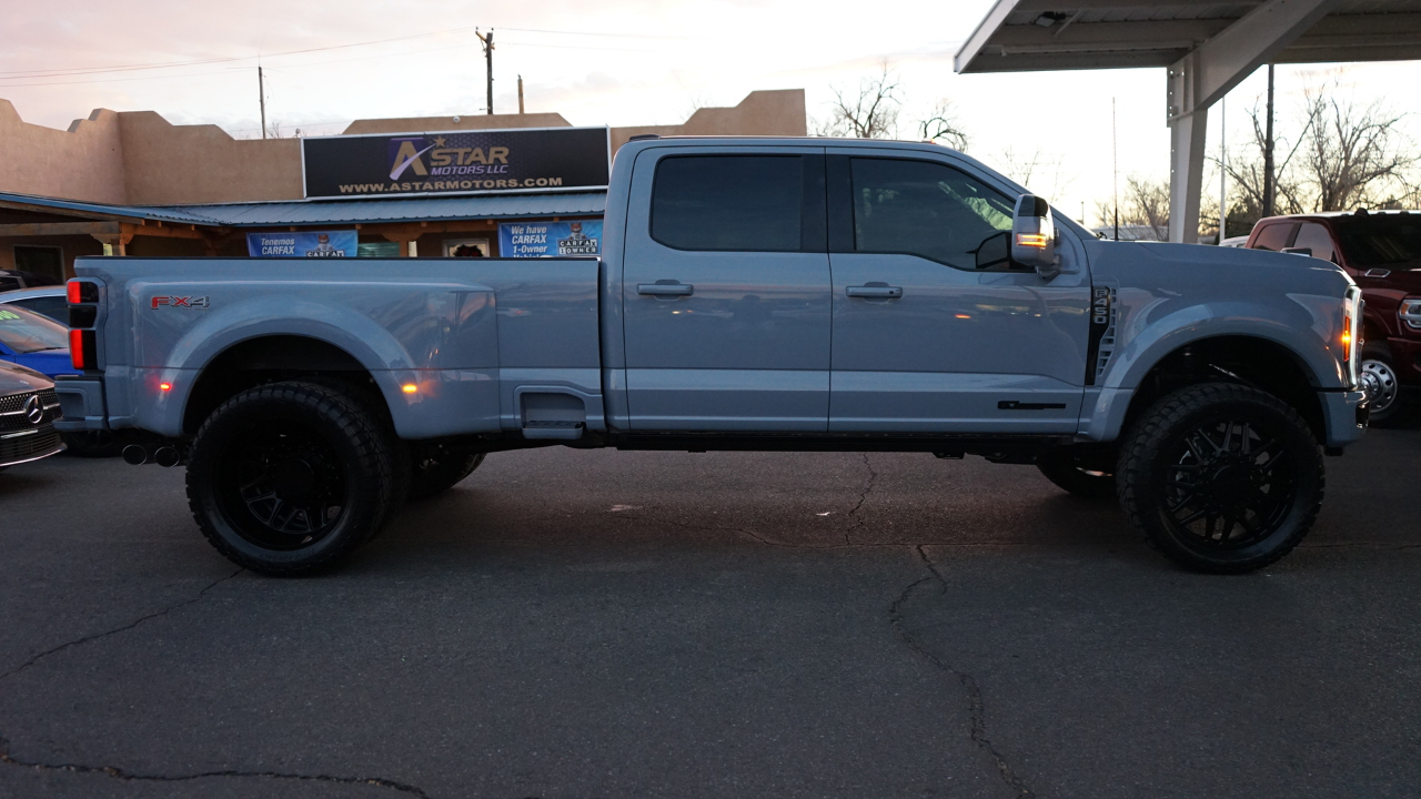 Ford Super Duty F-350 DRW Platinum 4WD Crew Cab 8' Box 2026