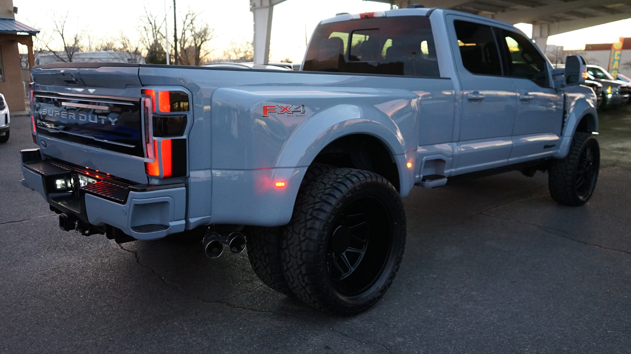 Ford Super Duty F-350 DRW Platinum 4WD Crew Cab 8' Box 2026