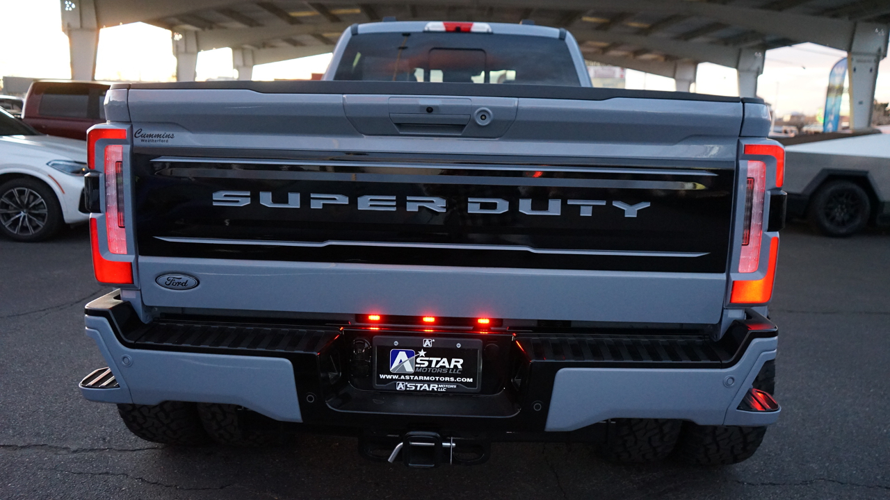 Ford Super Duty F-350 DRW Platinum 4WD Crew Cab 8' Box 2026