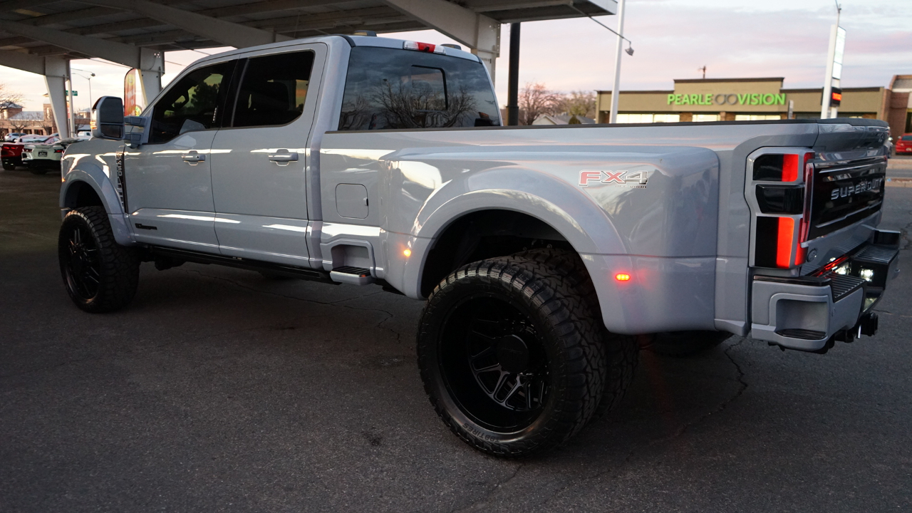 Ford Super Duty F-350 DRW Platinum 4WD Crew Cab 8' Box 2026