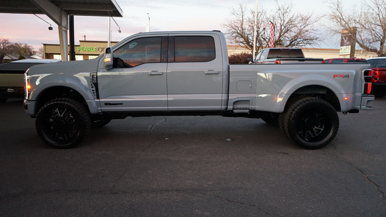 Ford Super Duty F-350 DRW Platinum 4WD Crew Cab 8' Box 2026