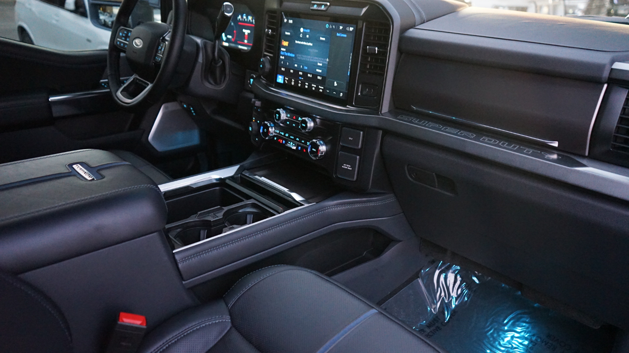 Ford Super Duty F-350 DRW Platinum 4WD Crew Cab 8' Box 2026