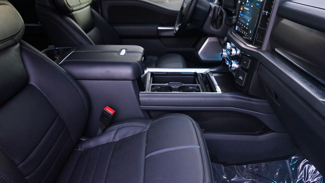 Ford Super Duty F-350 DRW Platinum 4WD Crew Cab 8' Box 2026