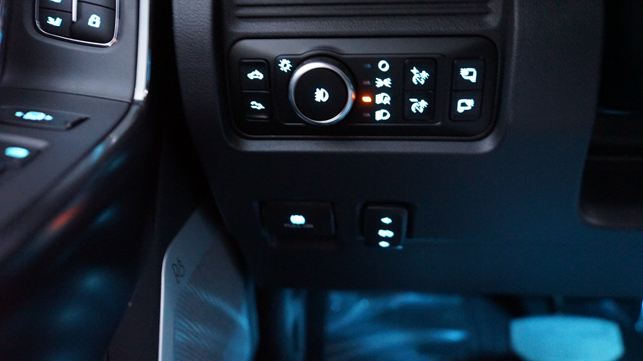 Ford Super Duty F-350 DRW Platinum 4WD Crew Cab 8' Box 2026