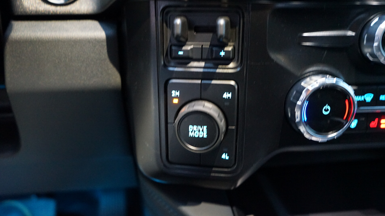 Ford Super Duty F-350 DRW Platinum 4WD Crew Cab 8' Box 2026