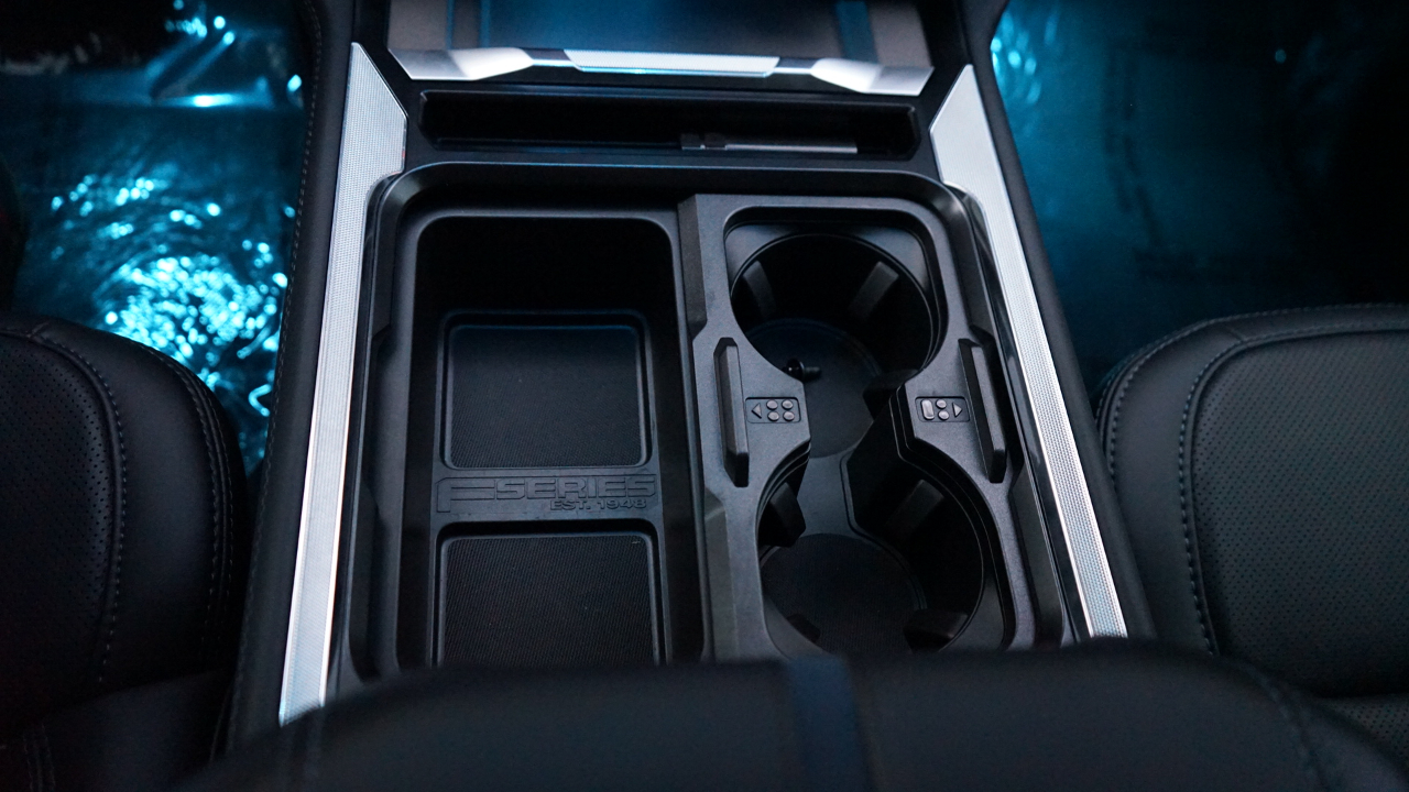 Ford Super Duty F-350 DRW Platinum 4WD Crew Cab 8' Box 2026