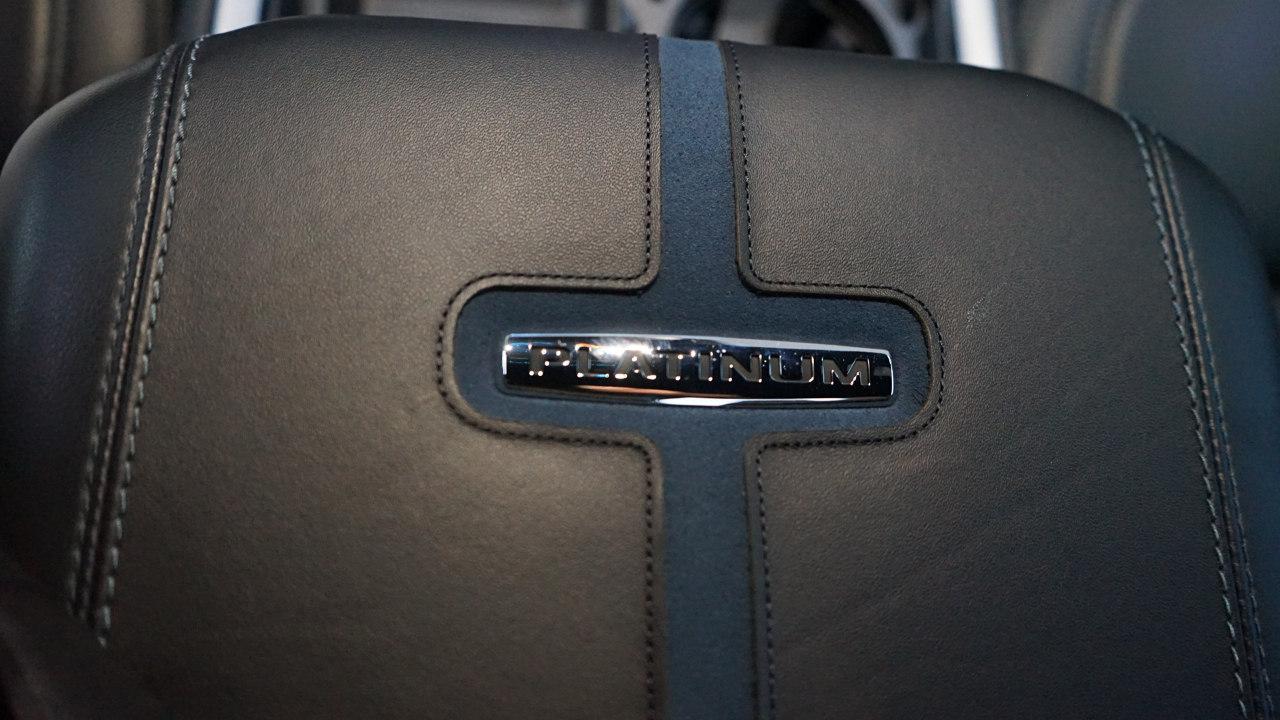 Ford Super Duty F-350 DRW Platinum 4WD Crew Cab 8' Box 2026