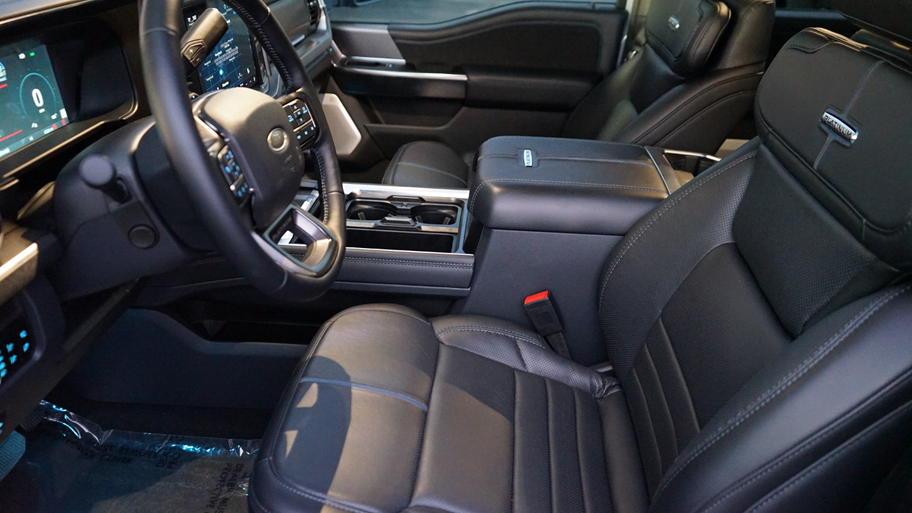 Ford Super Duty F-350 DRW Platinum 4WD Crew Cab 8' Box 2026