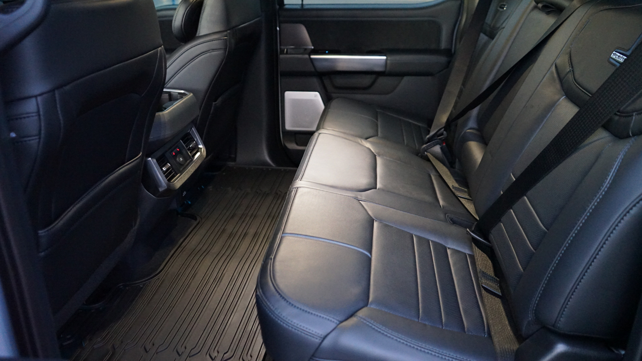 Ford Super Duty F-350 DRW Platinum 4WD Crew Cab 8' Box 2026