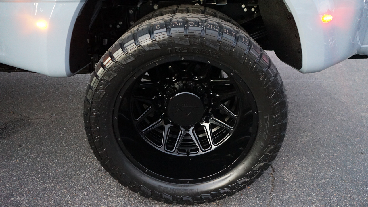 Ford Super Duty F-350 DRW Platinum 4WD Crew Cab 8' Box 2026