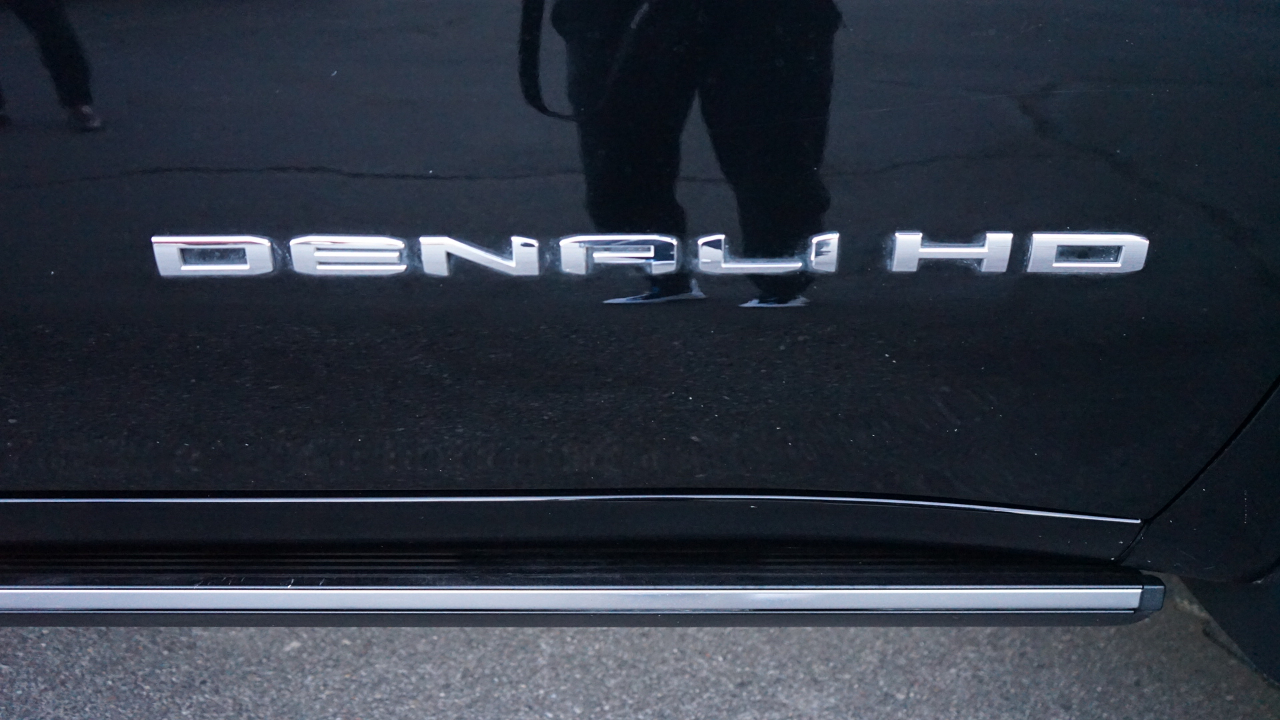 GMC Sierra 2500HD Denali Crew Cab 4WD SB 2023