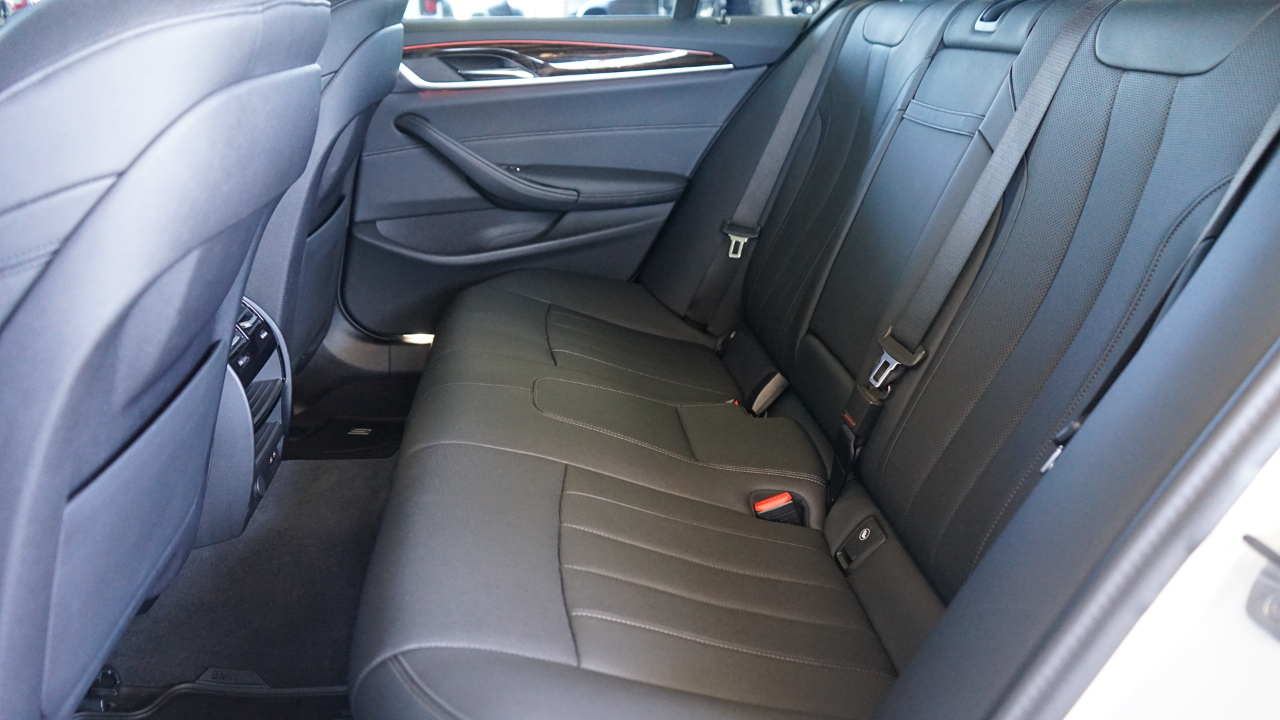 BMW 5-Series 530i xDrive 2023