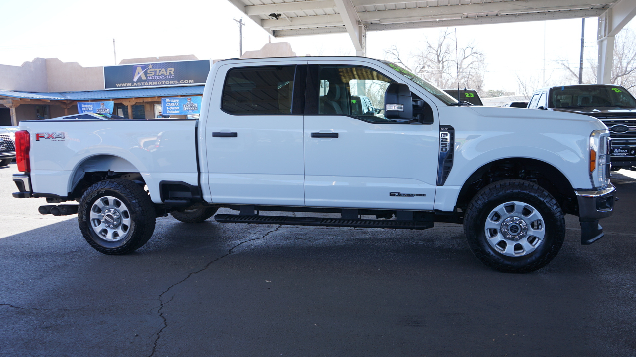Ford F-250 SD XLT Crew Cab 4WD 2024