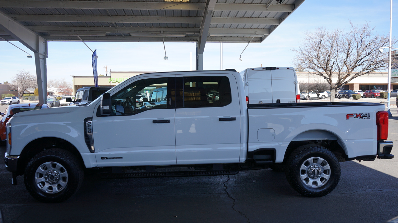 Ford F-250 SD XLT Crew Cab 4WD 2024