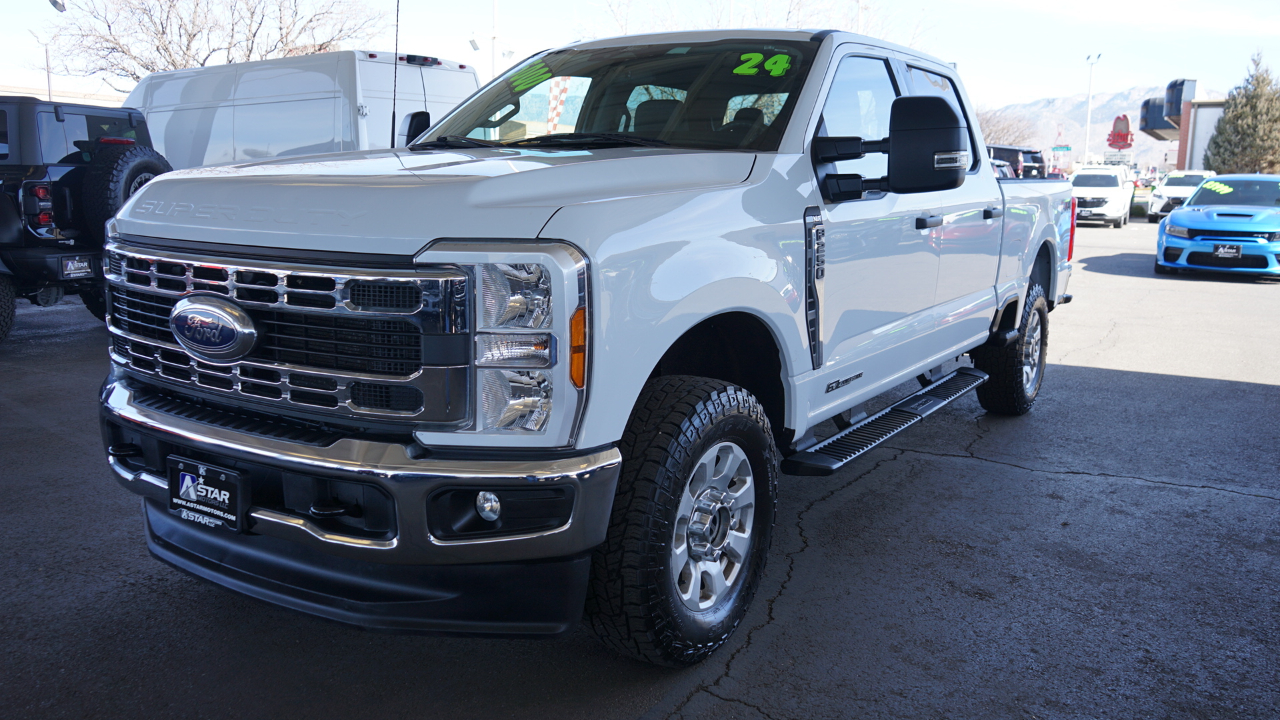 Ford F-250 SD XLT Crew Cab 4WD 2024