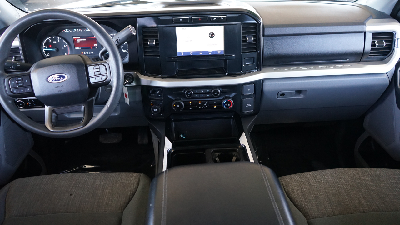 Ford F-250 SD XLT Crew Cab 4WD 2024