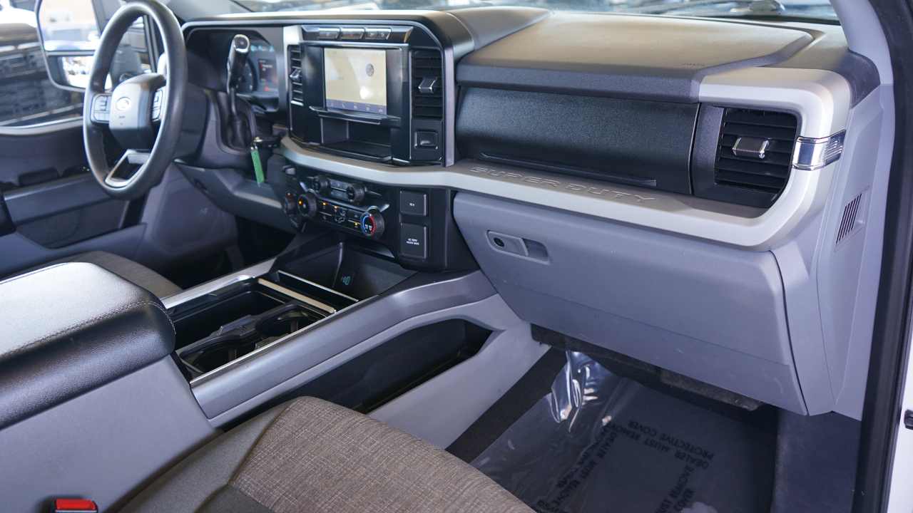 Ford F-250 SD XLT Crew Cab 4WD 2024