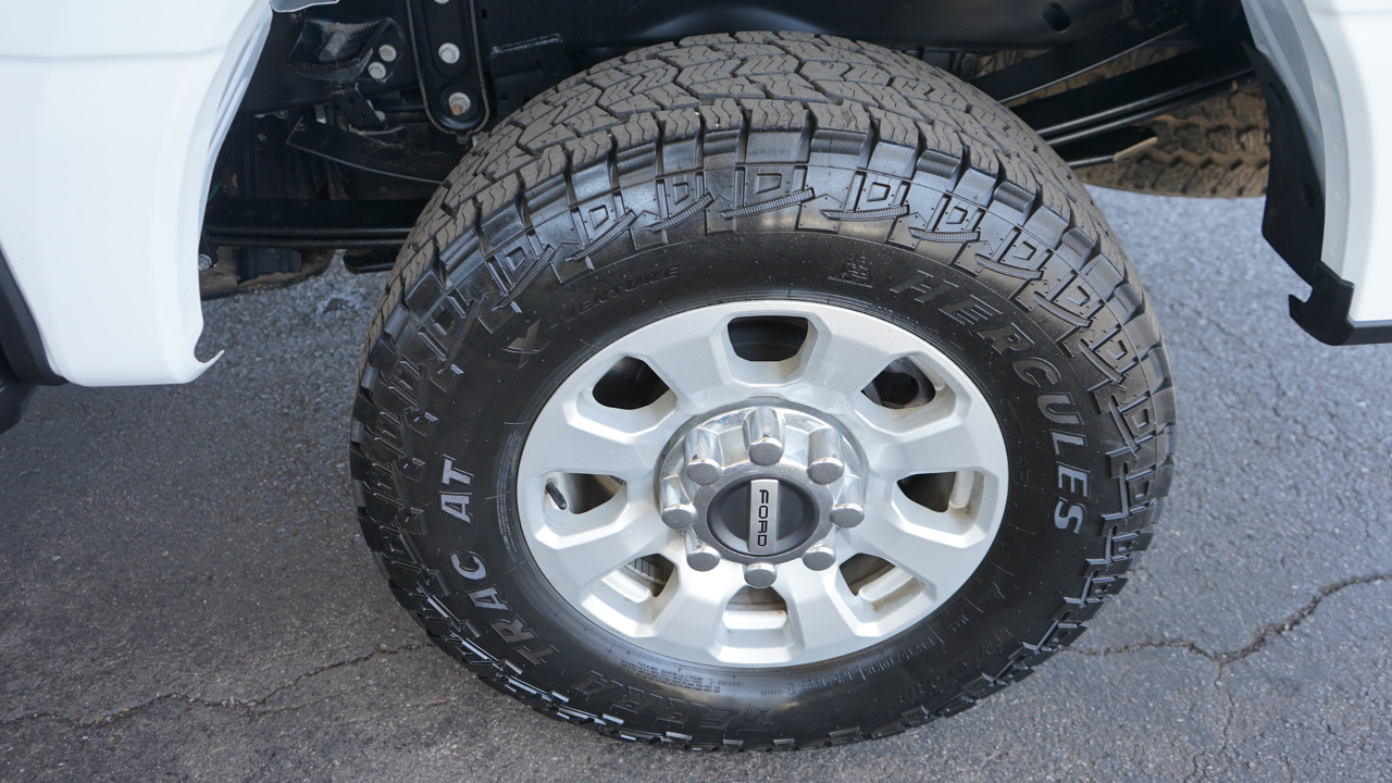 Ford F-250 SD XLT Crew Cab 4WD 2024