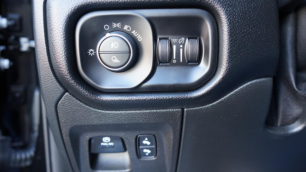 RAM 1500 Laramie Crew Cab SWB 4WD 2022