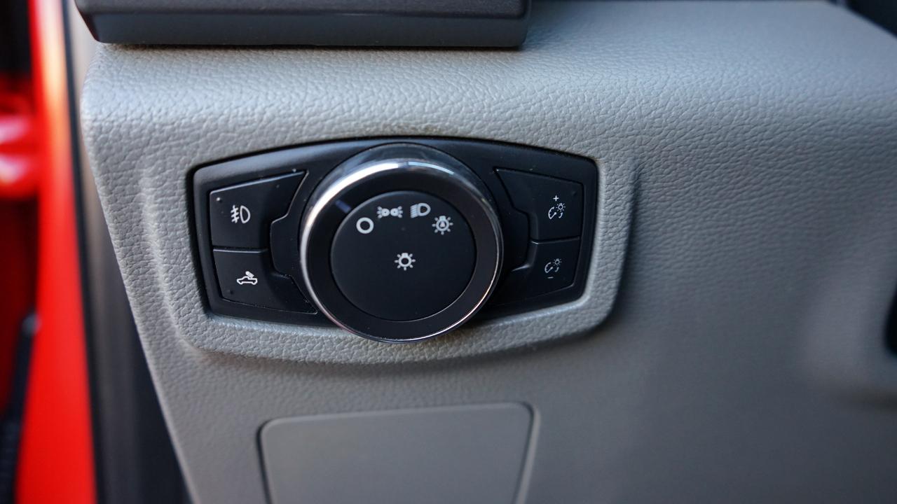 Ford F-150 XL SuperCrew 5.5-ft. Bed 4WD 2015