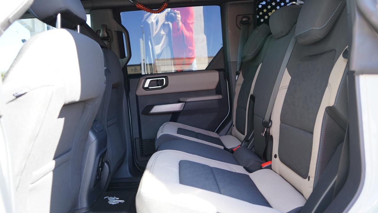 Ford Bronco Base 4-Door w/Advanced 2022